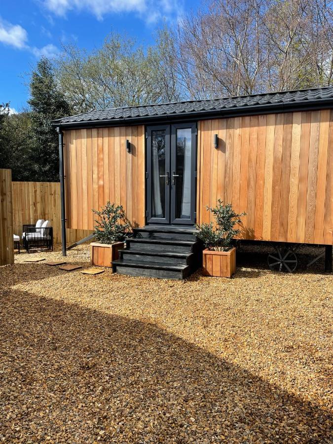 Dee Lodge With Private Hot Tub Llangollen Exteriör bild