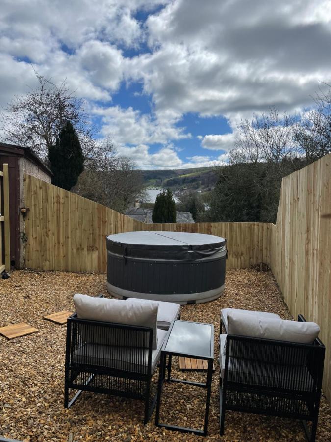 Dee Lodge With Private Hot Tub Llangollen Exteriör bild