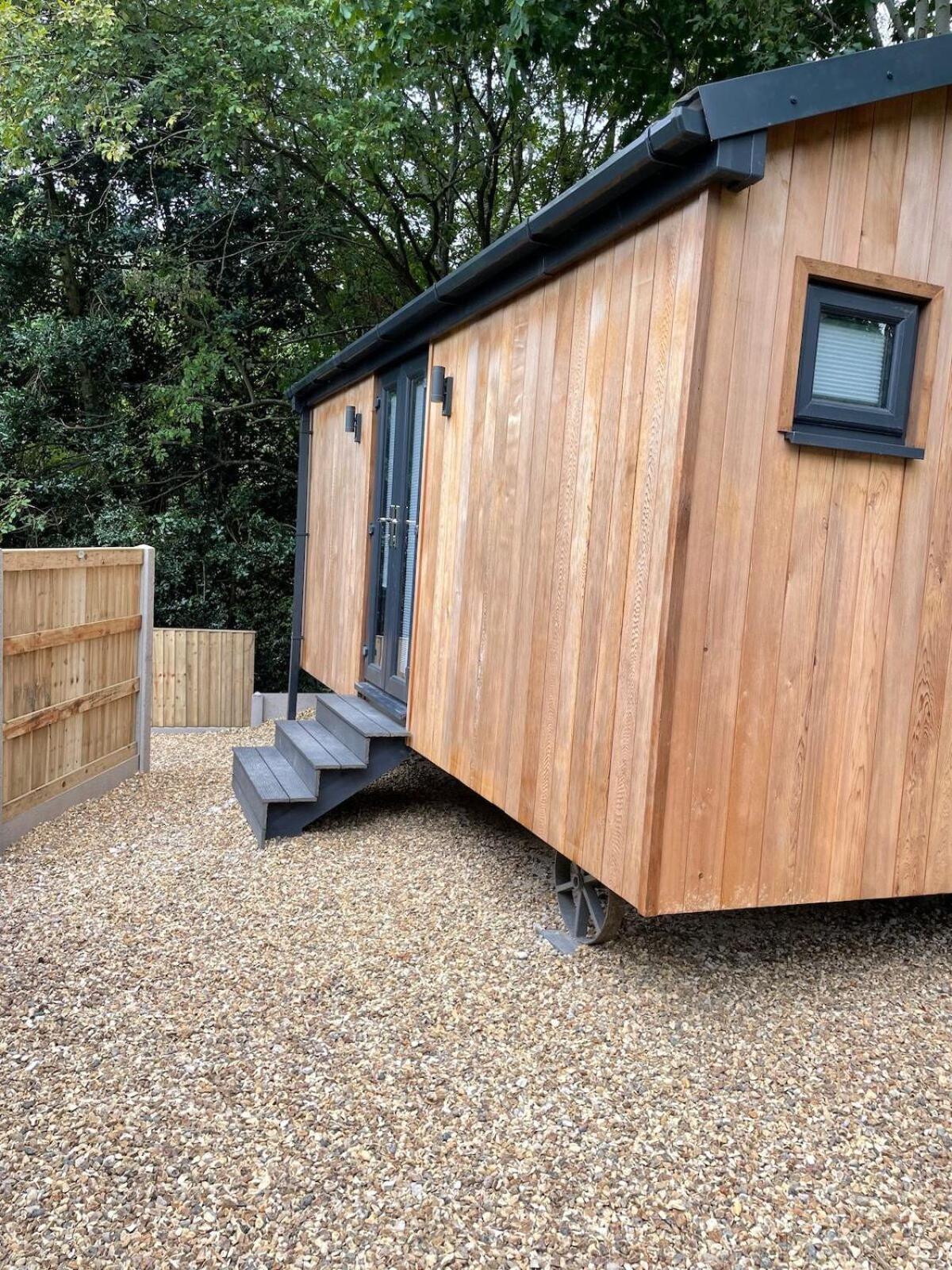 Dee Lodge With Private Hot Tub Llangollen Exteriör bild