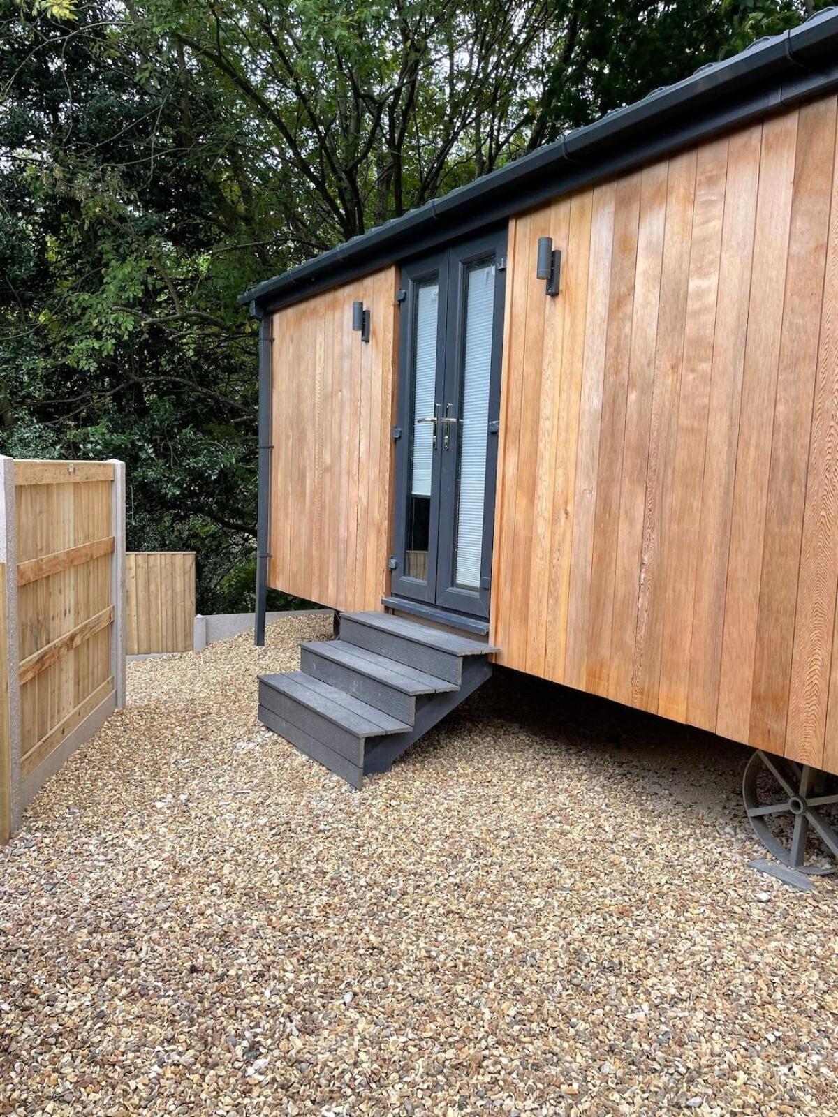 Dee Lodge With Private Hot Tub Llangollen Exteriör bild